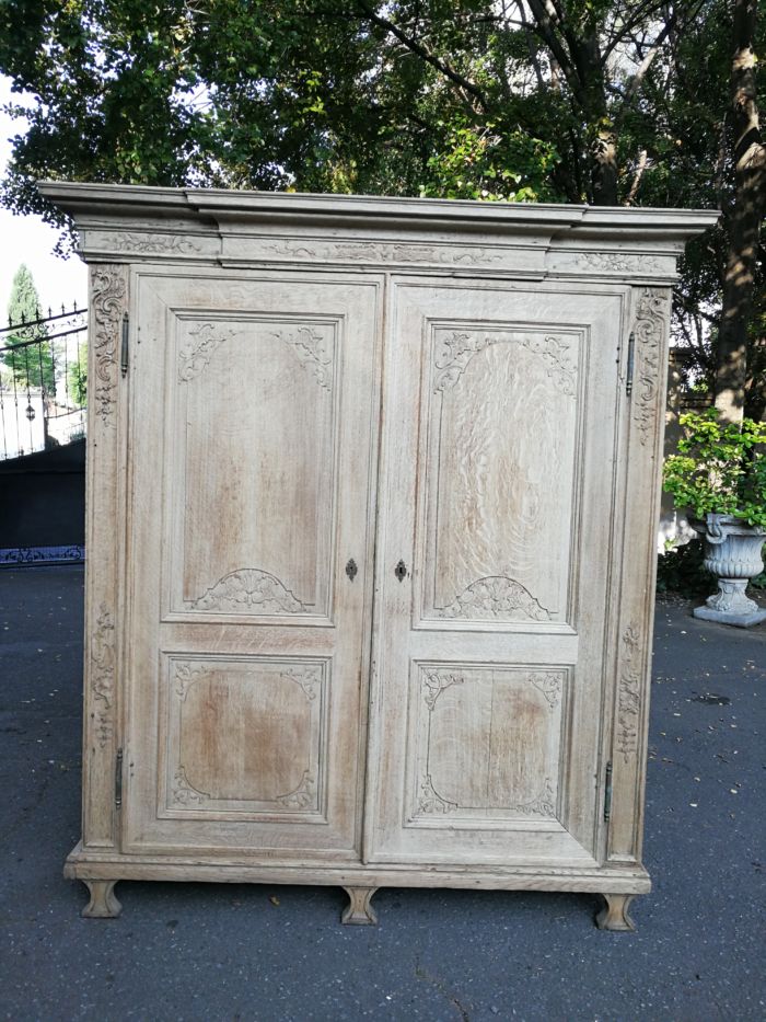 18th-century Normandy Oak Armoire - Image 2