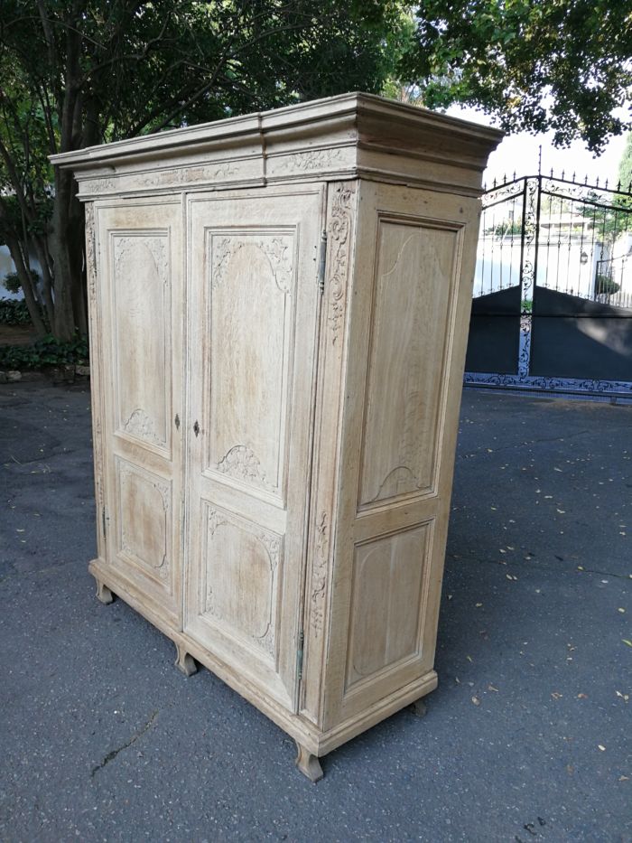 18th-century Normandy Oak Armoire - Image 4