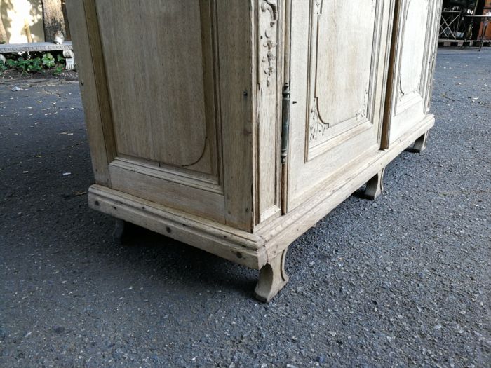 18th-century Normandy Oak Armoire - Image 8