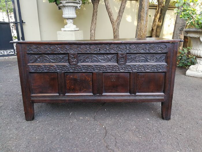 James I Carved Oak Kist - Image 2