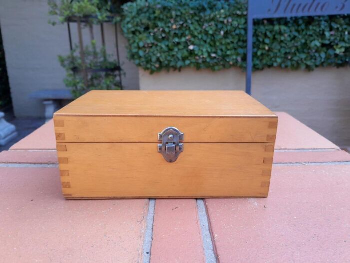 A 20TH Century Wooden Chess Set in Box - Image 2
