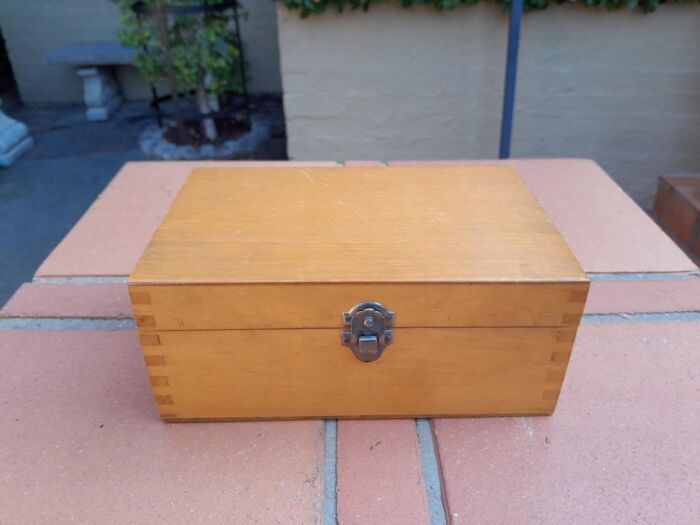 A 20TH Century Wooden Chess Set in Box - Image 3