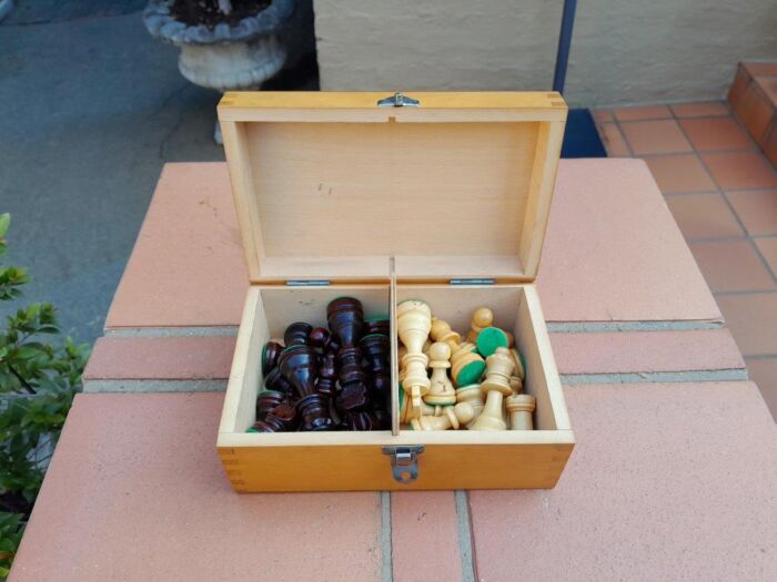 A 20TH Century Wooden Chess Set in Box - Image 5