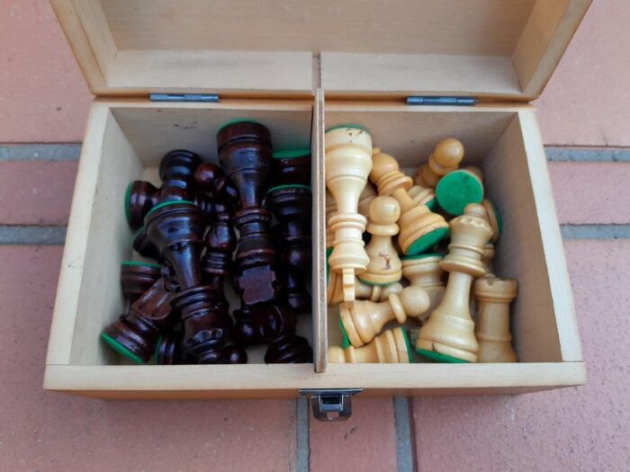 A 20TH Century Wooden Chess Set in Box - Image 7