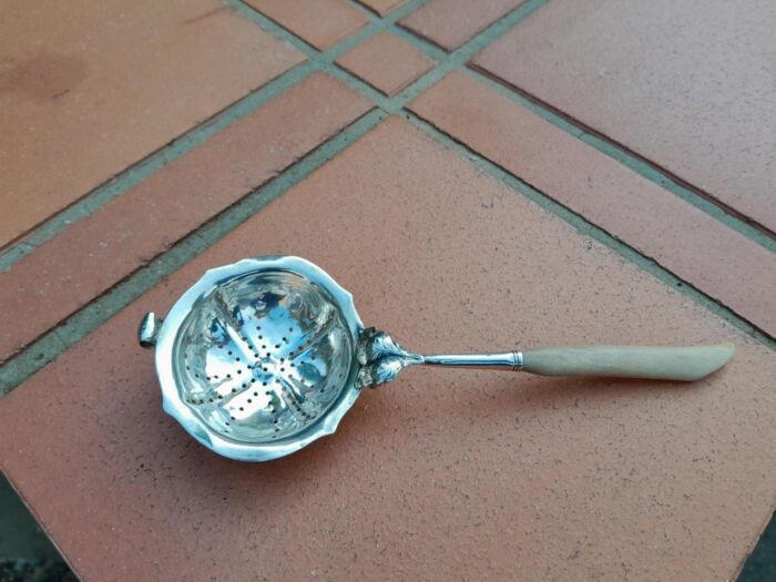A Silver Tea Strainer with Bone Handle 38g weight - Image 2