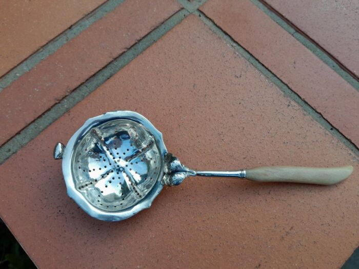 A Silver Tea Strainer with Bone Handle 38g weight - Image 3