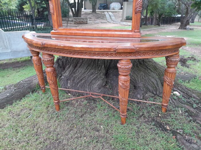 A 20th Century Set of Carved Wooden Console Table with Matching Mirror - Image 6