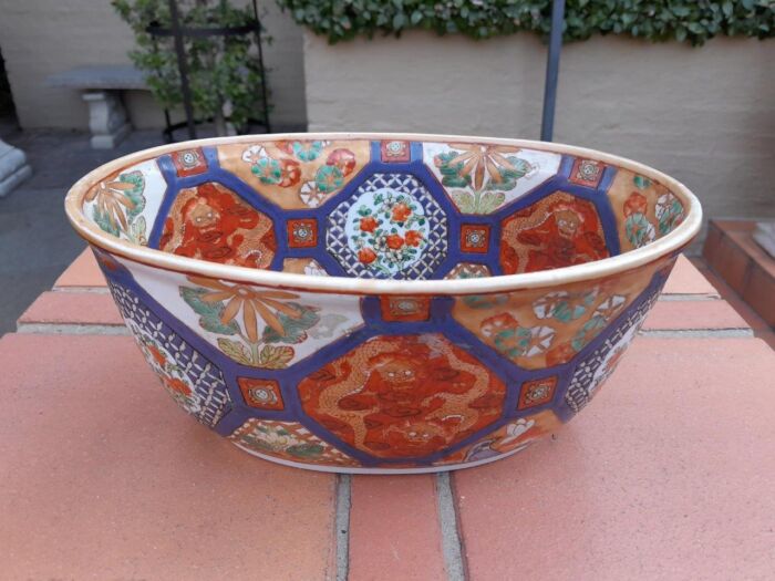 A 20th Century Imari Style Bowl - Image 2