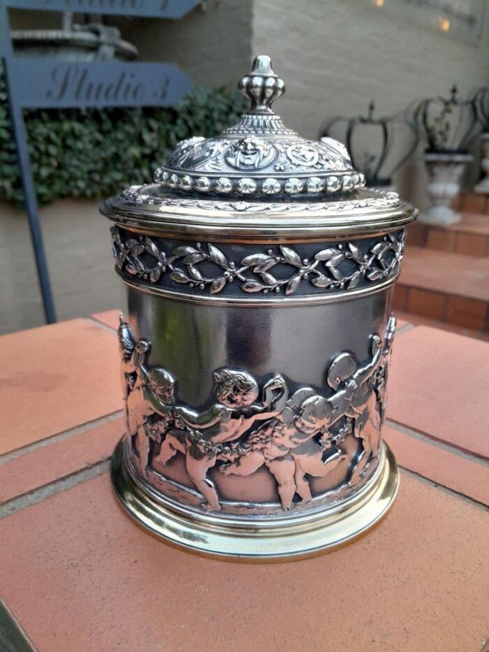 A 19th Century Circa 1880 Victorian Silver- Plate Biscuit Barrel By Elkington - Image 2