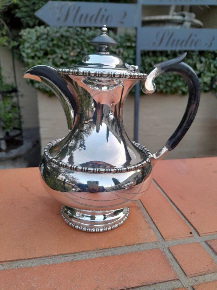 A 20th Century Silver-Plated Walker and Hall 4 piece Tea Set with Wooden Handles - Image 5