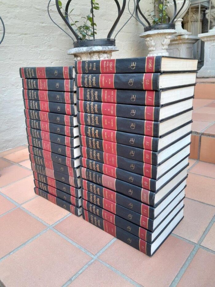 A 20th Century Full Set Of 24 Volumes Of Colliers Encyclopedia Printed In USA With Gilt Lettering, Bibliography And Index - Image 4