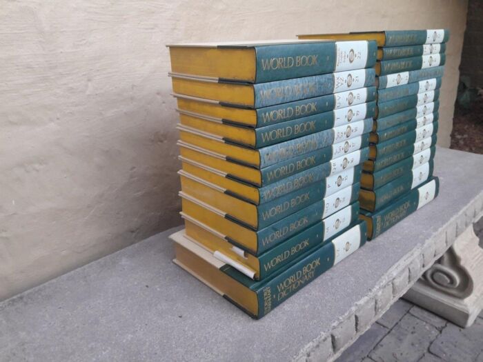A 20TH Century Set of Twenty Four (24) Volumes of a Complete Set of World Book Encyclopaedia including 2 Dictionaries - Image 6