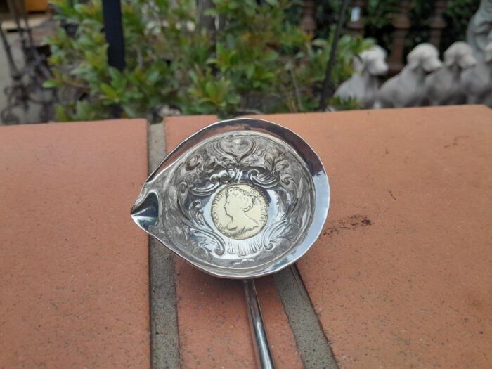 An 18th Century Silver Toddy Ladle With A Shilling And Turned Handle 27cml (Silver 31g) - Image 4