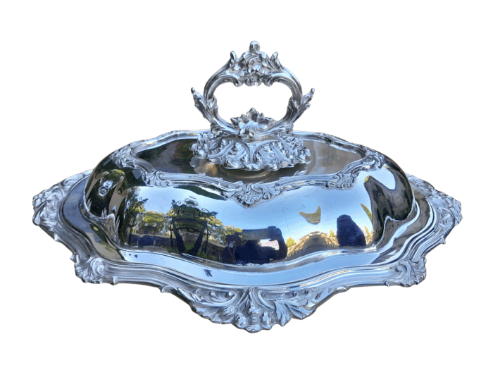 An Early 20th Century Georgian Style Angora Sheffield  Silver Plate Entrée Dish With Cover ND