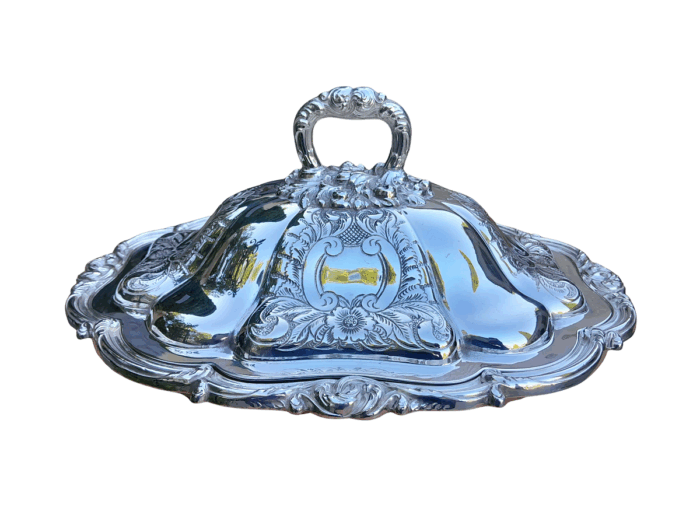 An Early 20th Century Entrée Dish With Cover. Maker Viners Silversmiths