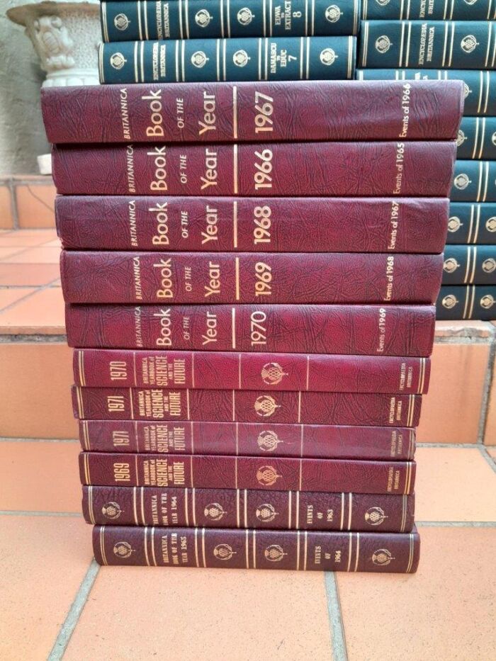 A Mid 20th Circa 1950s Encyclopaedia Brittanica English London Set 0f Volumes 1 to 25 with Additions Ltd - Image 4