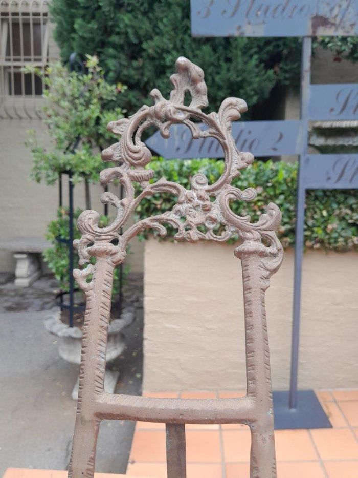 An Ornate Floral Carved Victorian Style Brass Picture, Book / Plate Easel - Image 5