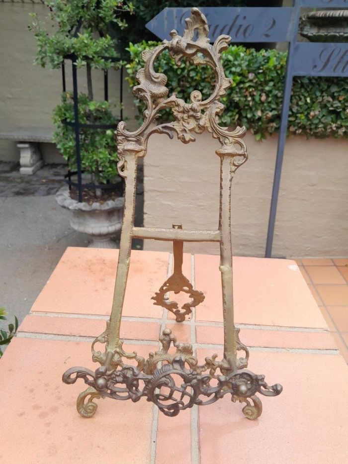 Book / Plate Easel