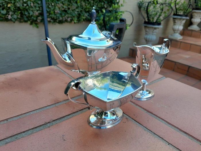A 20th Century Art-Deco Style 3 Piece Tea / Coffee Set - Image 3