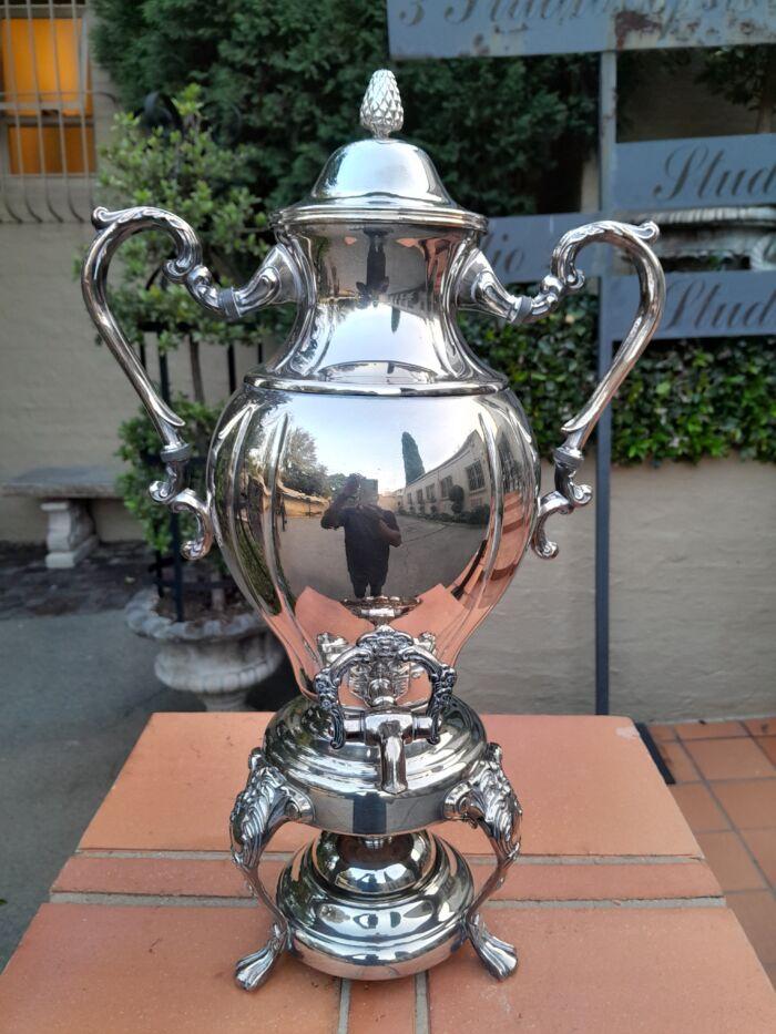 A 20th Century Silver Plate Tea Urn on Stand with Burner - Image 3