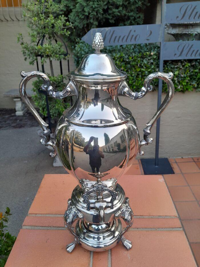 A 20th Century Silver Plate Tea Urn on Stand with Burner - Image 4