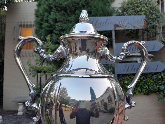 A 20th Century Silver Plate Tea Urn on Stand with Burner - Image 7