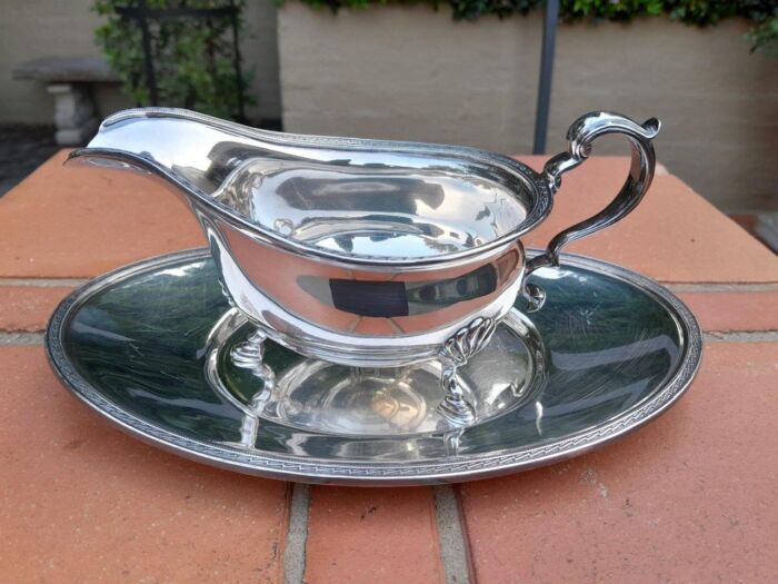 A 20th Century Sheffield Silver Plate Gravy / Sauce Boat With Matching Underplate By Mappin & Webb - Image 3