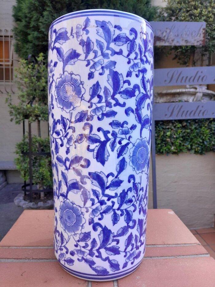 A 20th Century Blue And White Floral Ceramic Holder - Image 2