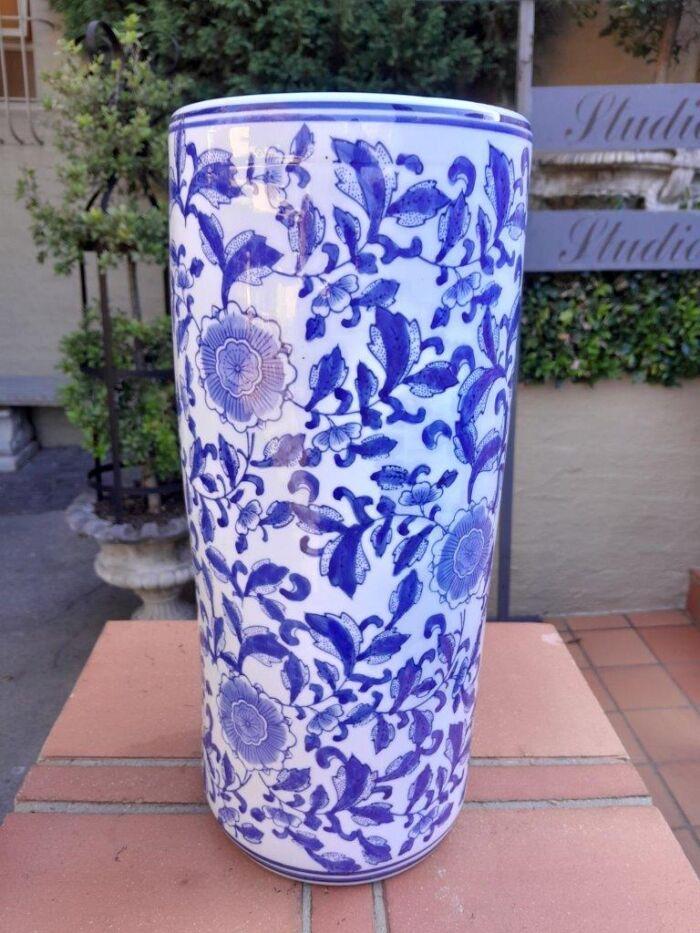 A 20th Century Blue And White Floral Ceramic Holder - Image 3