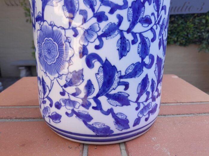 A 20th Century Blue And White Floral Ceramic Holder - Image 5