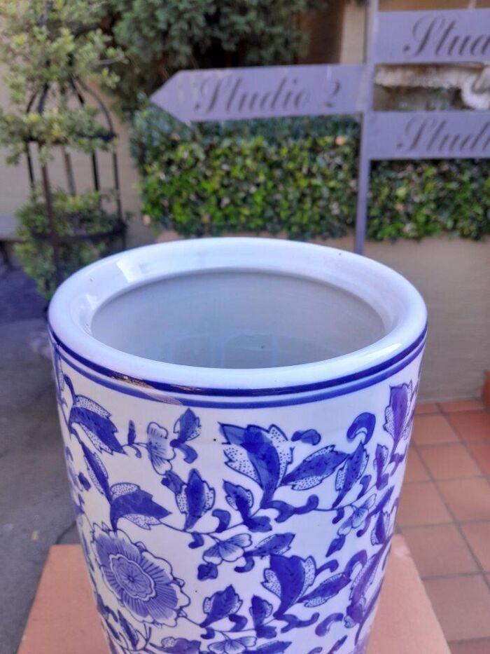 A 20th Century Blue And White Floral Ceramic Holder - Image 6