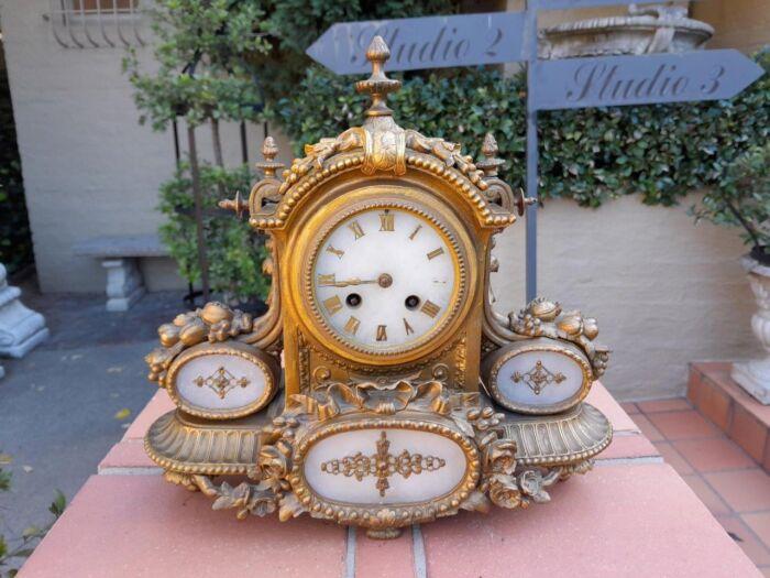 An Antique 19th Century French Gilt Metal Clock With Pendulum And Key In Working Condition - Image 2