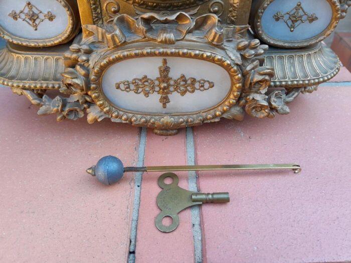 An Antique 19th Century French Gilt Metal Clock With Pendulum And Key In Working Condition - Image 7