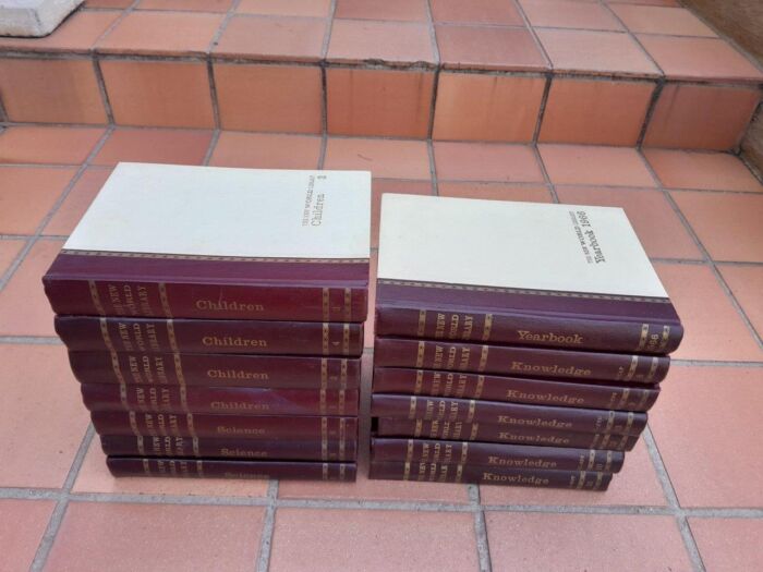 A 20th Century Set Of Fourteen New World Library Books - Image 3