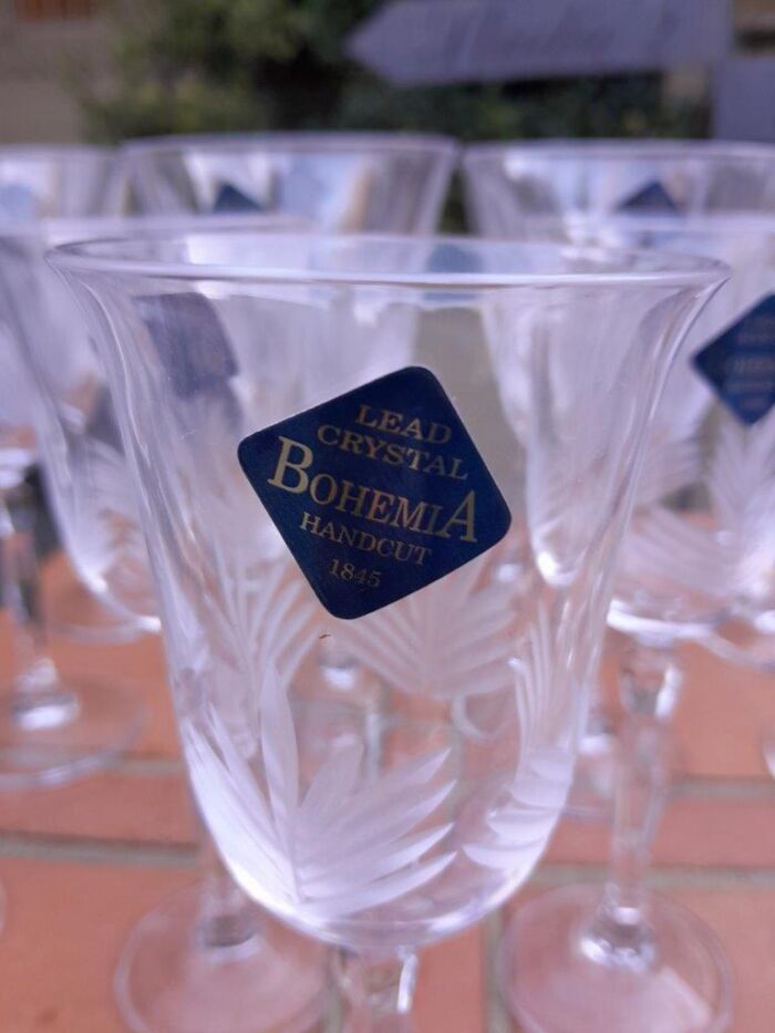 A Set Of Fifteen Bohemia Hand-Cut Crystal Red And White Wine Glasses In Boxes (Comprising Eight Red Wine And Seven White Wine Glasses) - Image 6