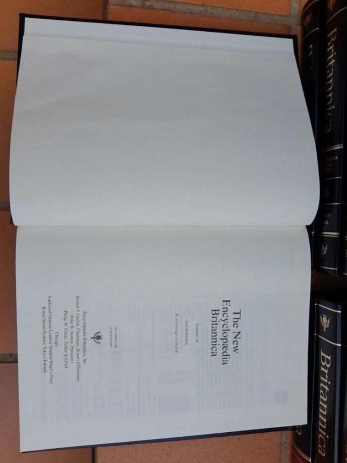 A 20th Century Set Of Thirty-Three Encyclopedia Brittanica Volumes  15th Edition - Image 4