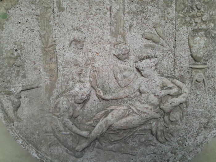 A Concrete Relief Round Plaque Sculpture Of Greek Classical Figures - Image 4