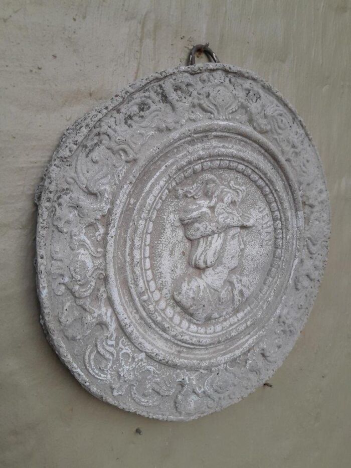 A Concrete Relief Round Plaque Sculpture Of Classical Head Figurine - Image 3
