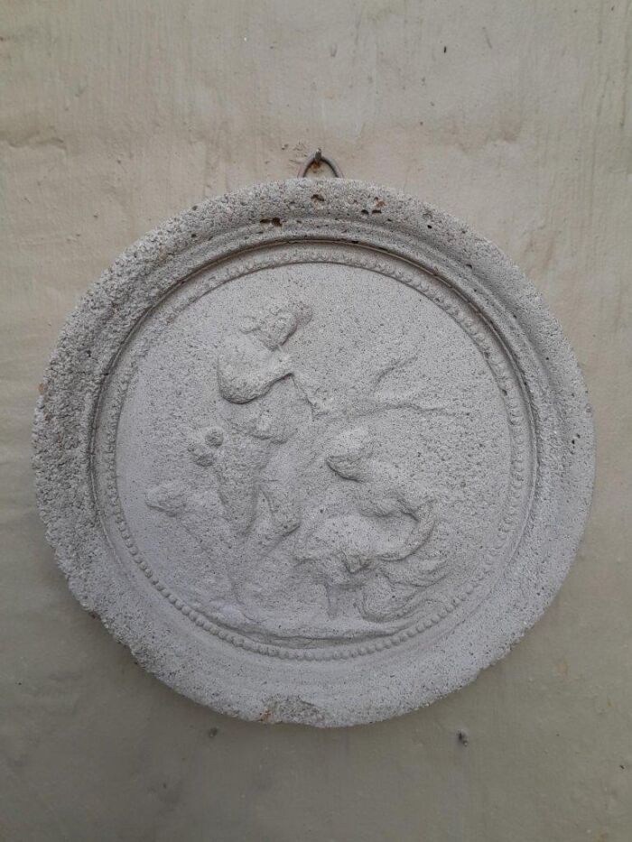A Concrete Relief Round Plaque Sculpture Of Classical French Figurines - Image 2