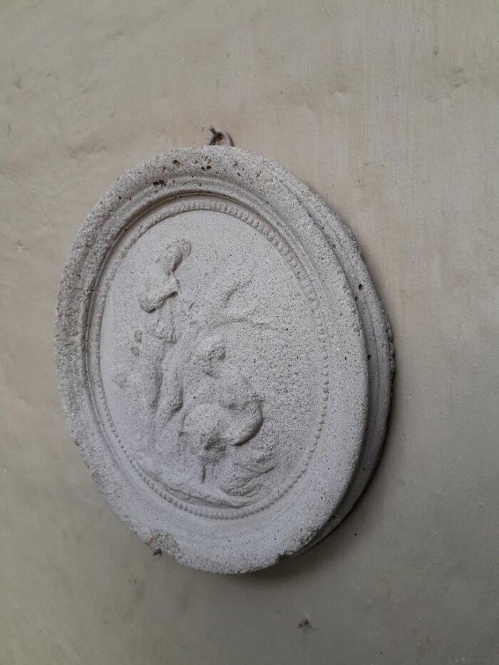A Concrete Relief Round Plaque Sculpture Of Classical French Figurines - Image 4