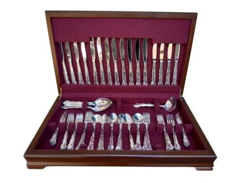 An Eight Place Spilhaus Oneida Cutlery Set In A Canteen