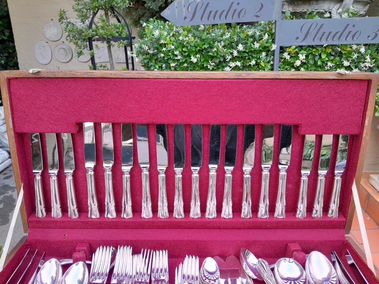 A Twelve Place Eetrite Silver-Plate Cutler Set In Canteen - Image 4