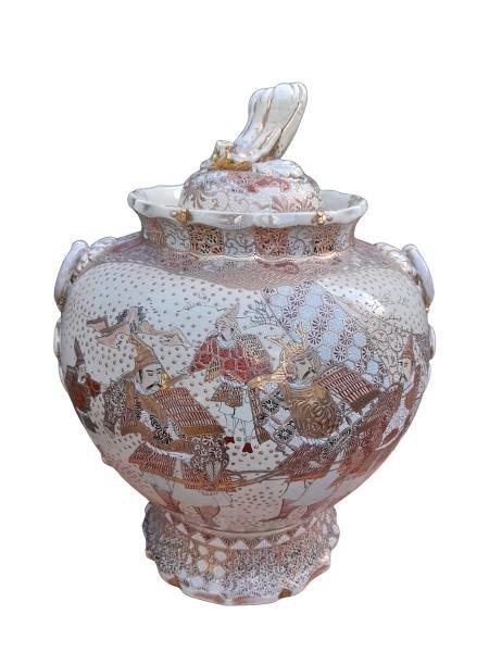 An Antique Early 20th Century Japanese Kutani Taisho Period  Jar With Lid