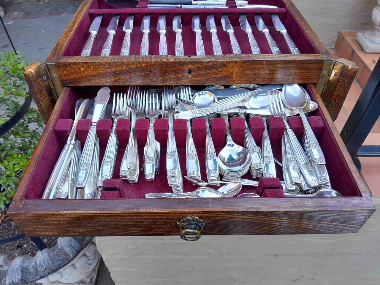 An Elkington Twelve Place Cutlery Set In Canteen Pattern Is Westminster - Image 4