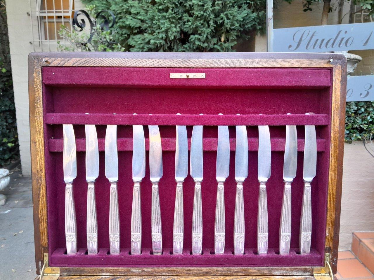 An Elkington Twelve Place Cutlery Set In Canteen Pattern Is Westminster - Image 6