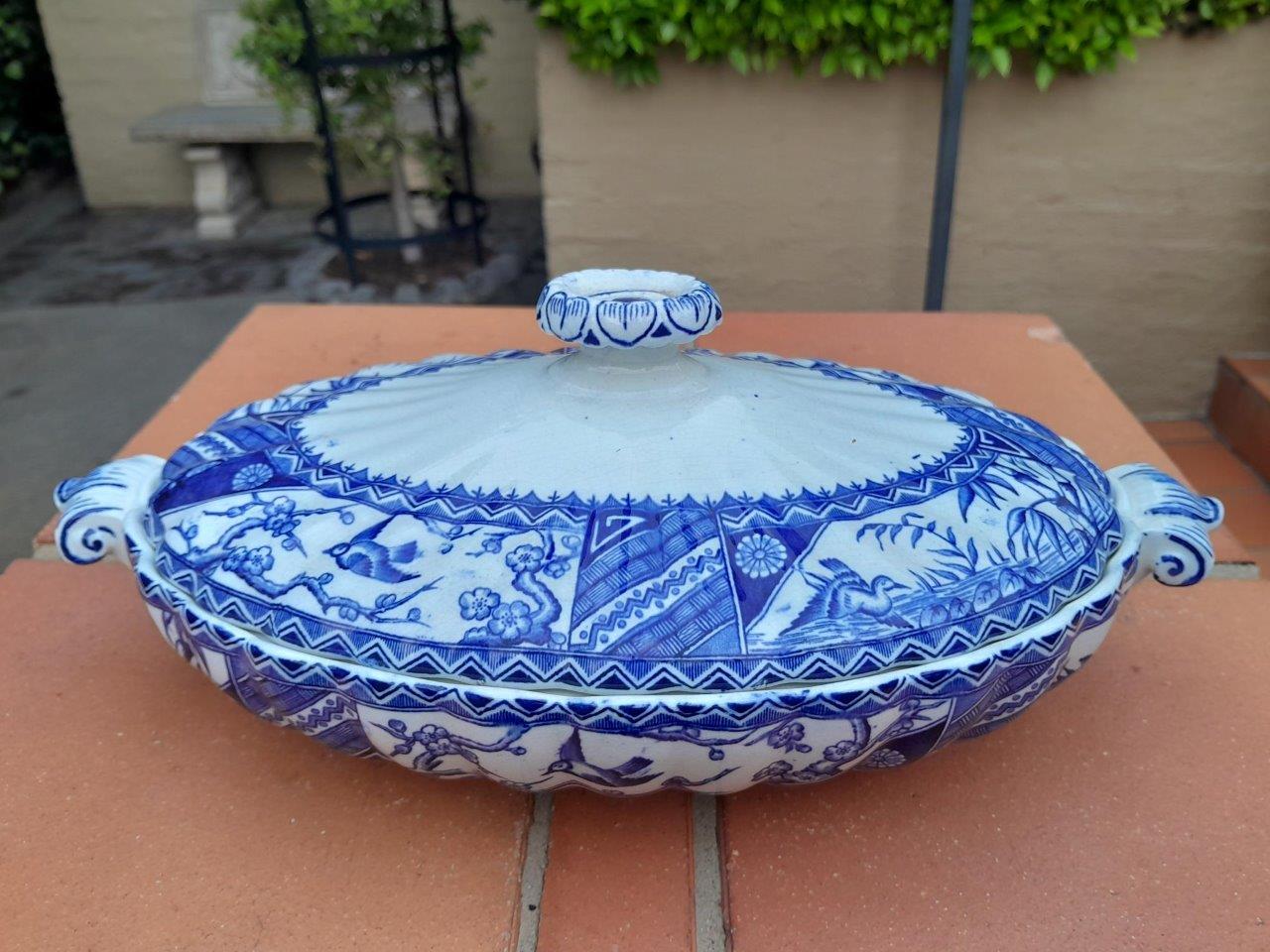 An Antique Set Circa 1880s Gordon Brothers Blue / White Set Or Oriental Pattern Platter And Tureens Comprising (13 Pieces) - Image 6
