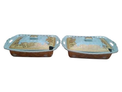 A Pair Of Two Tureens With Lids And Handles In A Gold Design