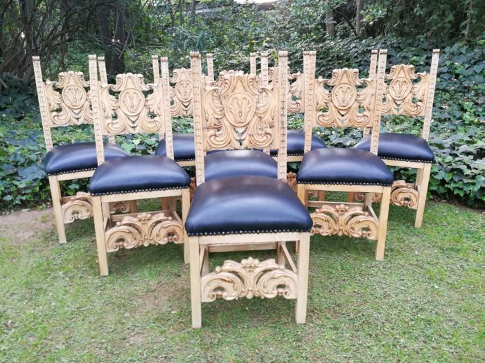 A 20th Century Set of Eight Carved and Bleached Oak Dining Chairs Upholstered in Leather - Image 2