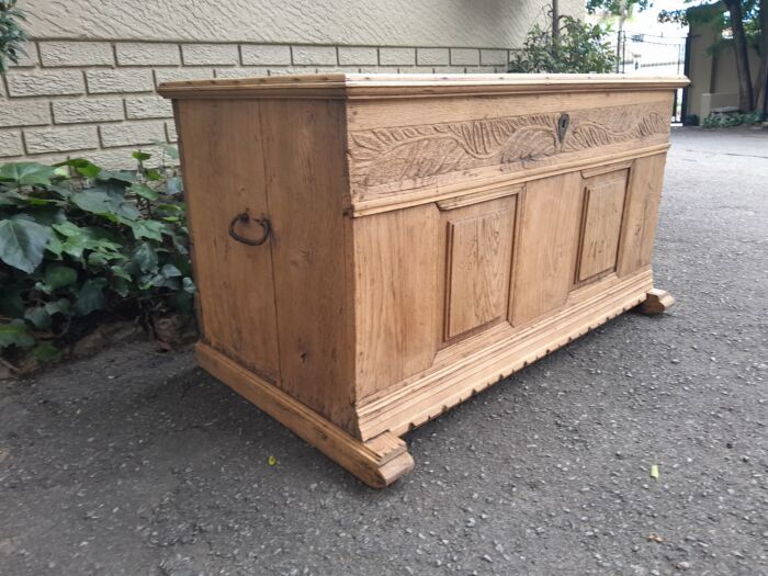 An Antique 19h Century Circa 1824 Carved Oak Wood Kist (Could be used as a Coffee Table) in a Bleached Contemporary Finish ND - Image 5