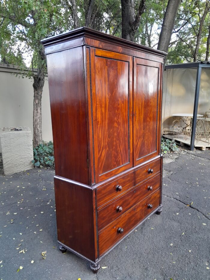 Mahogany Linen Press - Image 4